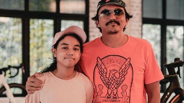 Engku Emran memiliki seorang putri bernama Aleesya yang dulu jadi anak tiri Laudya Cynthia Bella. Yuk, intip transformasinya!