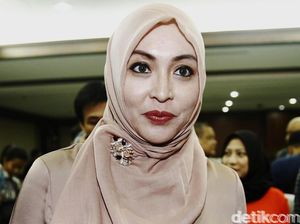 Upaya Angelina Sondakh Harap Keanu Massaid Jadi Imamnya Ketika Salat Upaya Angelina Sondakh Harap Keanu Massaid Jadi Imamnya Ketika Salat