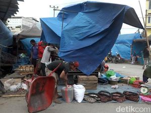 Angin Kencang Terjang Lapak Pedagang di Pasar Polman, Warga Panik Berhamburan