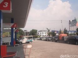 Stok Solar Langka, Pemobil di Riau Terpaksa Antre di SPBU Berjam-jam