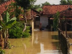 Banjir Melanda 2 Kecamatan 9 Desa di Pamekasan, Ketinggian Masih 1 Meter