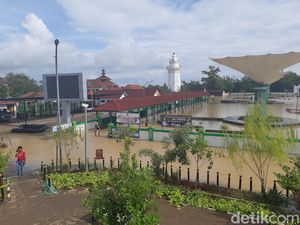 Banjir Masih Rendam Masjid Agung dan Kawasan Banten Lama