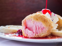 Begini Ekspresi Kaget Bule Italia Saat Ditawari Es Krim Goreng