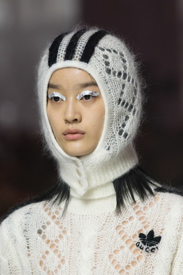 Foto: livingly.com/ImaxTree Eye makeup mencolok di show Gucci/