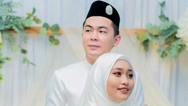 10 Foto Majikan yang Viral Nikahi Karyawan, Jatuh Cinta Hingga Jadi Mualaf