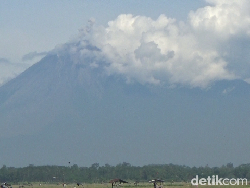Setelah Luncurkan Awan Panas Guguran, Semeru Tertutup Awan
