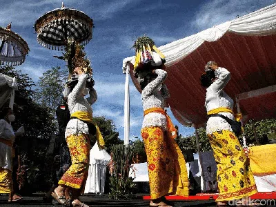 Potret Ibadah Tawur Agung Penuh Khidmat di Pura Aditya Jaya