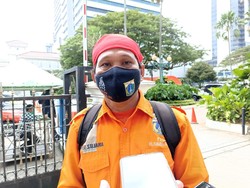 Jejen PPSU Kembali Bisa Kerja Usai Aksi Jalan Kaki Ngadu ke Balai Kota