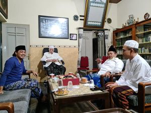 Sowan ke Kiai Anwar Manshur, Ketua Golkar Jatim Minta Doa Keberkahan