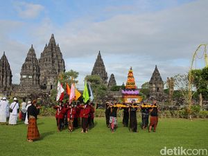 Khusyuk Upacara Tawur Agung Kesanga di Candi Prambanan Khusyuk Upacara Tawur Agung Kesanga di Candi Prambanan