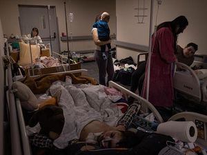 Potret Pilu Anak-anak Korban Perang Dirawat di Shelter Bom RS Ukraina Potret Pilu Anak-anak Korban Perang Dirawat di Shelter Bom RS Ukraina
