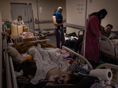 Potret Pilu Anak-anak Korban Perang Dirawat di Shelter Bom RS Ukraina