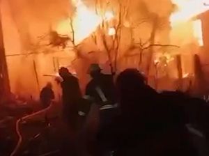 Penampakan Kota Zhytomyr di Ukraina Membara Setelah Dijatuhi Bom, 4 Tewas Penampakan Kota Zhytomyr di Ukraina Membara Setelah Dijatuhi Bom, 4 Tewas