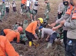 Tim Gabungan Berhasil Temukan Satu Lagi Korban Tewas Longsor Pasaman