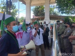 Pemkab Sibuk Urus Bola dan Liga Dangdut, Mahasiswa Demo Bupati Labuhanbatu