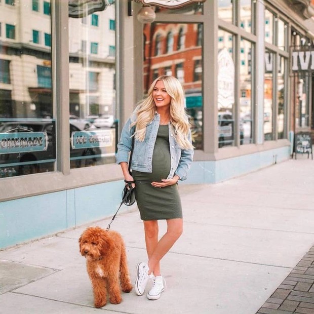 Maternity Dress/Foto : dress-trends.com Dress menjadi pilihan paling sederhana bagi ibu hamil, bisa dikenakan di rumah atau saat bepergian