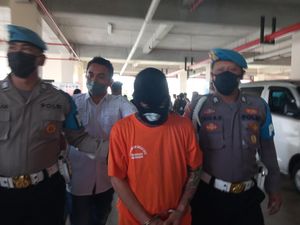 Cerita Bau Menyengat di Got Bikin Pabrik Miras Oplosan Dibongkar Warga Cerita Bau Menyengat di Got Bikin Pabrik Miras Oplosan Dibongkar Warga