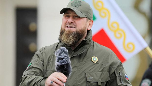 FILE PHOTO: Head of the Chechen Republic Ramzan Kadyrov addresses service members while making a statement, dedicated to a military conflict in Ukraine, in Grozny, Russia February 25, 2022. REUTERS/Chingis Kondarov NO RESALES. NO ARCHIVES/File Photo
