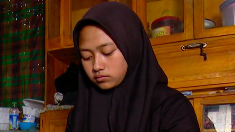 Air Mata Tanti, Sempat Putus Sekolah dan Jarang Makan demi Nenek-Adik