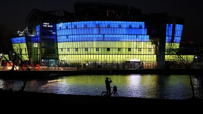 The Sevit floating island is lit in the colour of Ukraine national flag in support of Ukrainians following Russias invasion against Ukraine, in Seoul, South Korea, March 2, 2022. REUTERS/Kim Hong-Ji