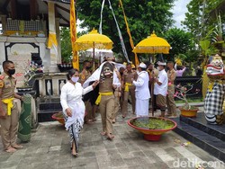 Jelang Nyepi, Umat Hindu di Magelang Arak Ogoh-ogoh Keliling Pura