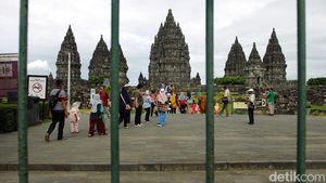 Wisatawan Kunjungi Candi Prambanan Saat Libur Nyepi 2022