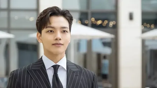 Yoo Jin Goo di Hotel Del Luna