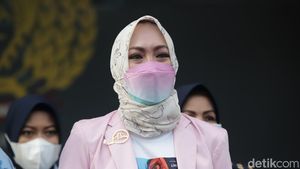 Air Mata Angelina Sondakh Setelah Bebas dari Penjara