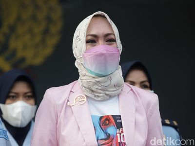 Air Mata Angelina Sondakh Setelah Bebas dari Penjara