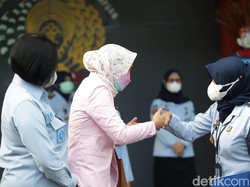 Salam Perpisahan Angelina Sondakh untuk Petugas dan Teman Napi