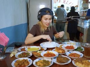 Ayu Ting Ting Mukbang Nasi Padang Murah di Depok, Ini Rekomendasinya! Ayu Ting Ting Mukbang Nasi Padang Murah di Depok, Ini Rekomendasinya!