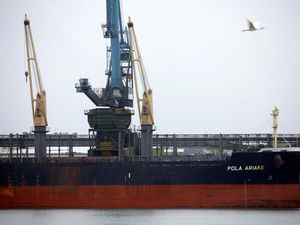 Diduga Milik Rusia, Kapal Kargo Ini Disita Prancis