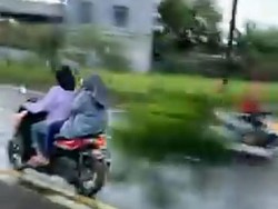 Ampun Deh! Ganti Cewek ABG Viral Boncengan Lawan Arah di Jalan Jogja-Solo