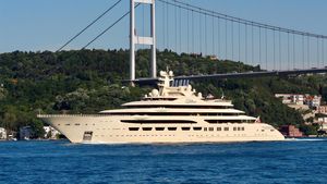 Ini Kapal Pesiar Mewah Miliarder Rusia Sebelum Disita Jerman