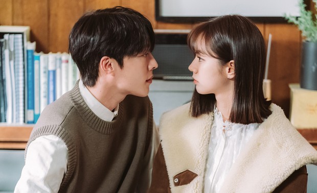 Menggemparkan dunia K-Drama dengan chemistrynya yang sangat bagus, Jang Ki Yong beradu akting dengan Hye Ri dalam drama My Roommate is A Gumiho