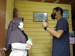 Kala Sandiaga Tiba-tiba Datangi UMKM, Beri Bantuan Oven Hingga Smartphone