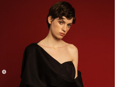 7 Foto Model Ukraina yang Viral Memaki Putin karena Tak Bisa Pulang