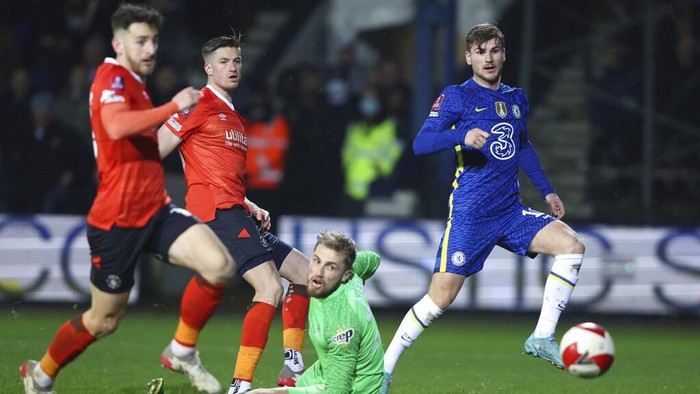 Luton Town's Reece Burke, center left, attempts a head at goal in front of Chelsea's Malang Sarr to scores his side's opening goal during the FA Cup fifth round soccer match between Luton Town and Chelsea at Kenilworth Road in Luton, England, Wednesday, March 2, 2022. (AP Photo/Ian Walton)