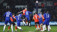 Momen terakhir Lampard melatih Chelsea adalah ketika melawan Luton Town di Piala FA. Dari laga itu, masih ada lima pemainnya yang bertahan sampai saat ini. (Foto: AP/Ian Walton)