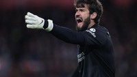 Alisson Becker, kiper Liverpool juga punya catatan yang sama 16 kali (Getty Images)