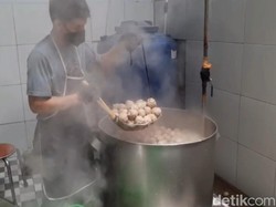 Daging Sapi Mahal, Pembuat Bakso di Tasikmalaya Perkecil Ukuran