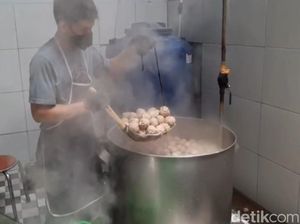 Daging Sapi Mahal, Pembuat Bakso di Tasikmalaya Perkecil Ukuran Daging Sapi Mahal, Pembuat Bakso di Tasikmalaya Perkecil Ukuran