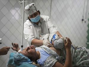 Momen Haru Persalinan Wanita Ukraina di Tengah Invasi Rusia