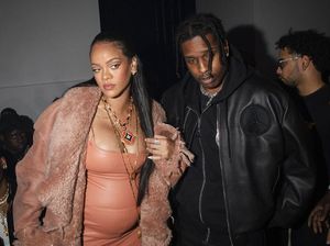 Rihanna Ungkap Wajahnya Berubah Saat Hamil, Hidung Jadi Lebar Rihanna Ungkap Wajahnya Berubah Saat Hamil, Hidung Jadi Lebar
