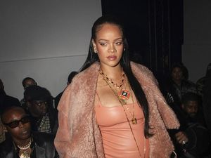 Jadi Sorotan, Rihanna Ungkap Alasan Pakai Baju Seksi saat Hamil Jadi Sorotan, Rihanna Ungkap Alasan Pakai Baju Seksi saat Hamil