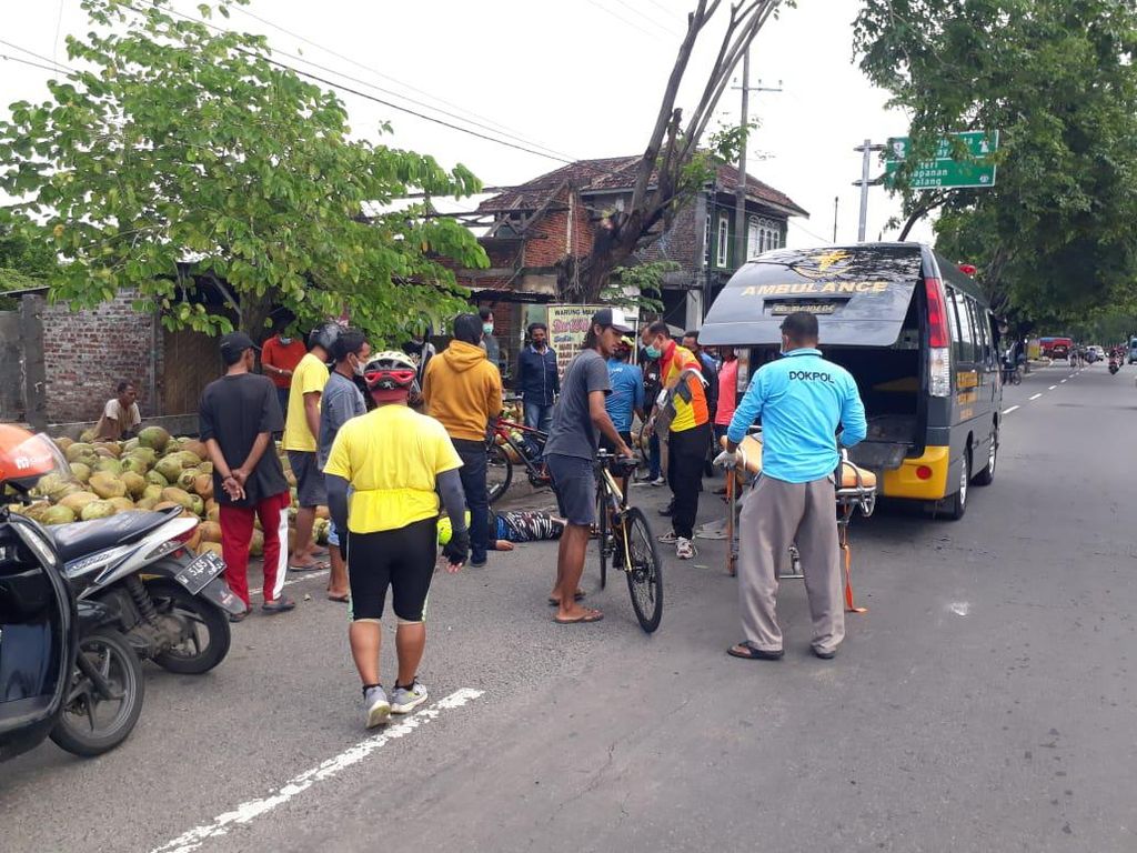 Jenazah Pesepeda Meninggal di Dekat Tanggul Lumpur Dibawa ke RS Porong