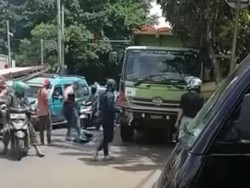 Polisi Buru Pria yang Banting-Injak Sopir Truk di Lampu Merah Cibubur