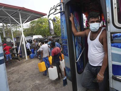 Sri Lanka Krisis BBM, Antrean Mengular di SPBU