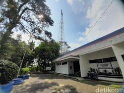 Melihat Stasiun Pemancar Televisi Tertua di Sumedang