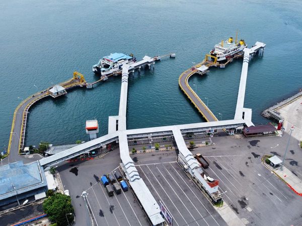 Akses ke Bali Ditutup Saat Nyepi, Intip Suasana Pelabuhan Banyuwangi